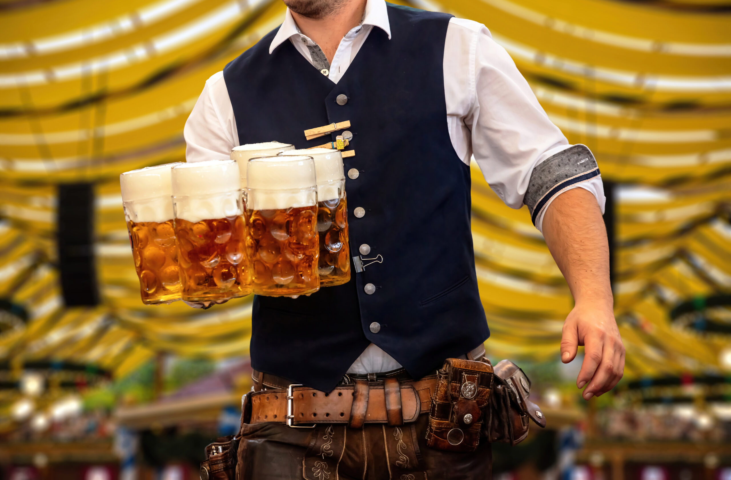 Trachtenlederhose aus Hirschleder wird vorsichtig von Hand gewaschen