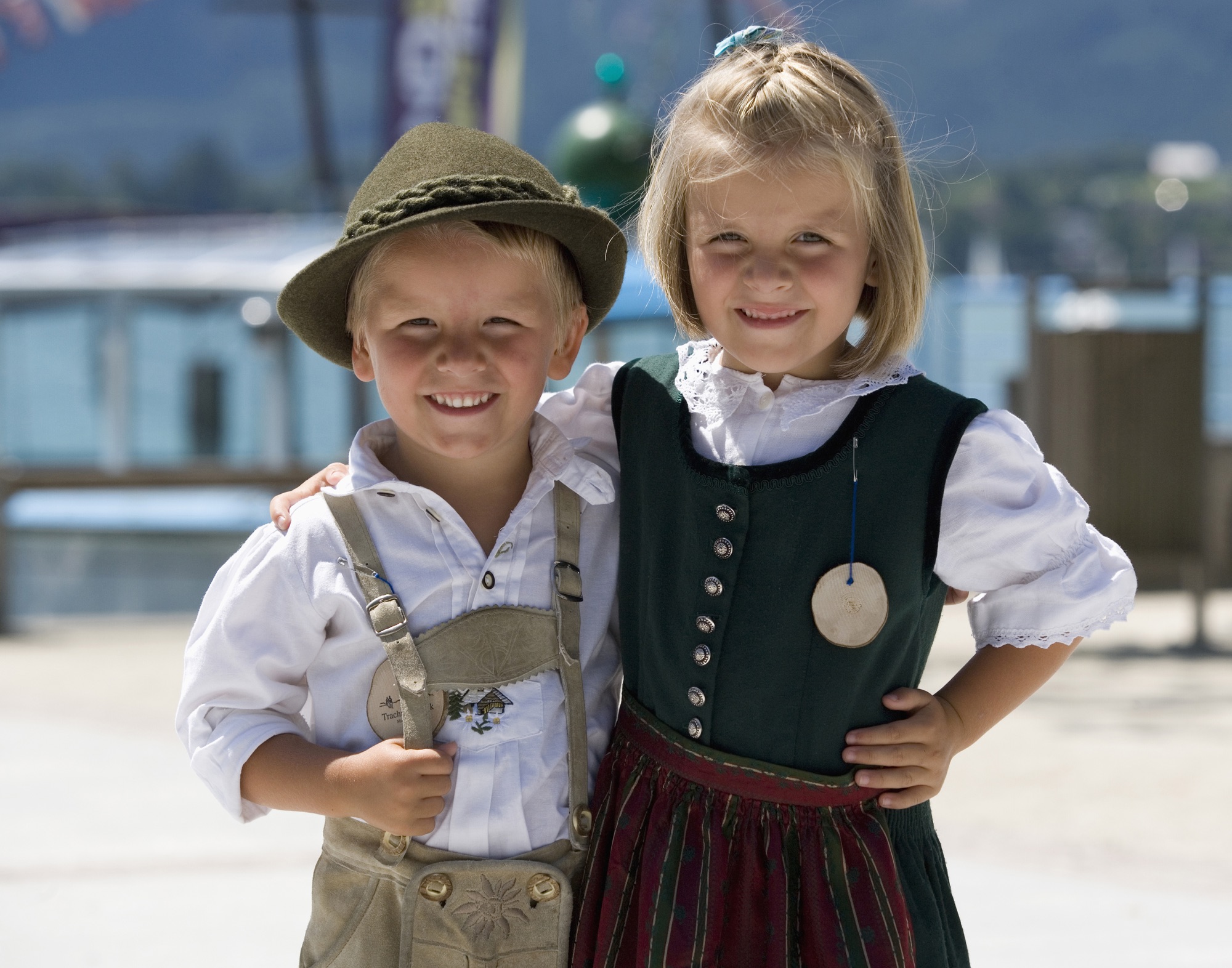 Neue Lederhose wird vor dem ersten Tragen eingepflegt